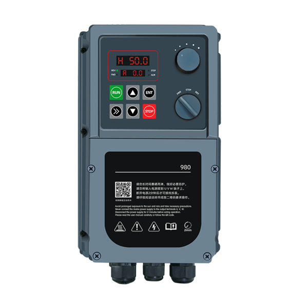 Фото - Частотний перетворювач з 220В 1фаза на 220В 3фази (1/3фаза) векторний 2.2KW M-Driver 980 з класом захисту IP66
