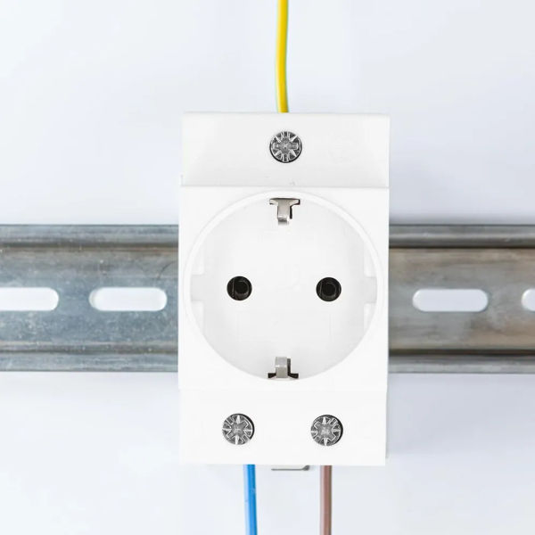 Фото - Розетка на DIN рейку EU 220V, 16А IP20